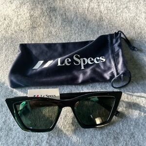 NWT Le Specs Velodrome Cat Eye Sunglasses in Black